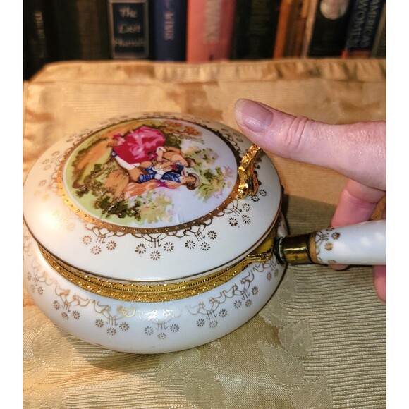 MCM Lefton Porcelain Silent Butler/ Crumb Catcher MINT Courting Couple Gold Trim - Picture 15 of 15